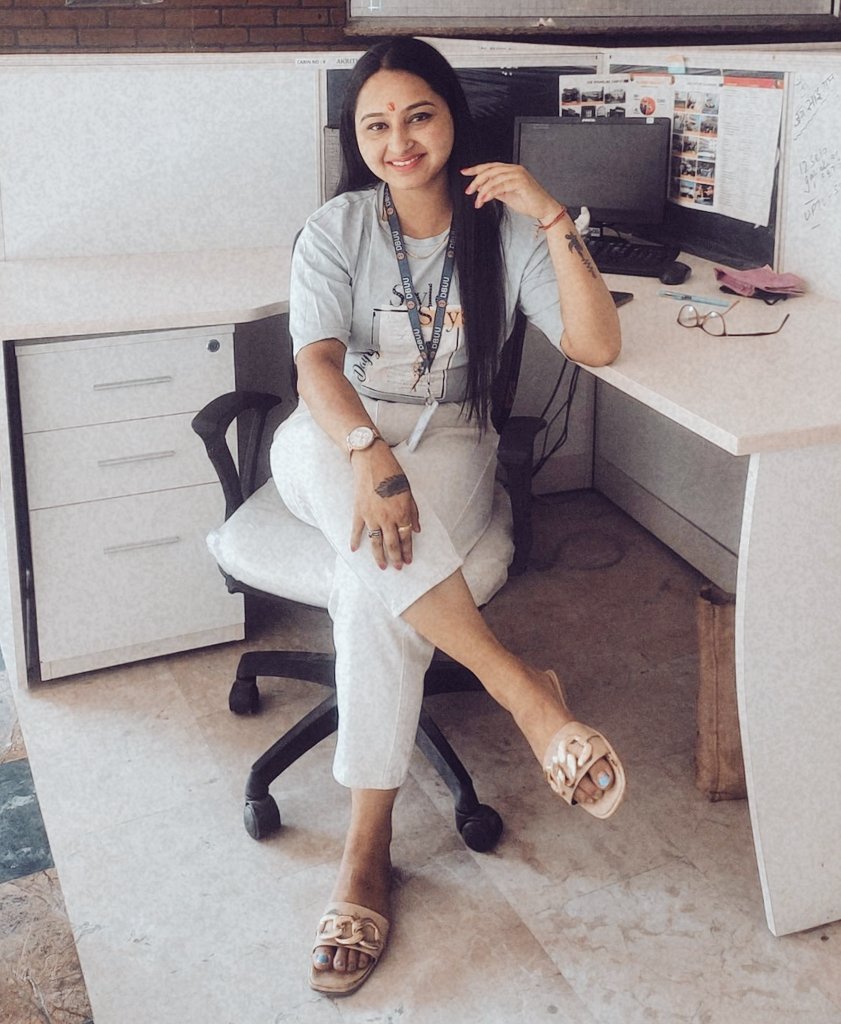 AkritiNegi10's tweet photo. Hey friends !! 
Have a happy weekend ✨

#SaturdayVibes #weekendvibes #atoffice . https://t.co/DjTmxfNdui
