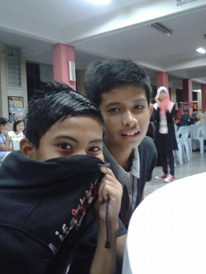 azxroll's tweet photo. Sedekahkan al-fatihah pada sahabat saya amir hamizan bin salim, semoga kau tenang kat sana amir. I’m gonna miss you brother. Takda dah “ambik aku rol” “lepak yuk” “breakfast jom”. Rehatla amir kau dah tak sakit.kita jumpa kat sana okie amir❤️😘 https://t.co/bUOBiAuwle