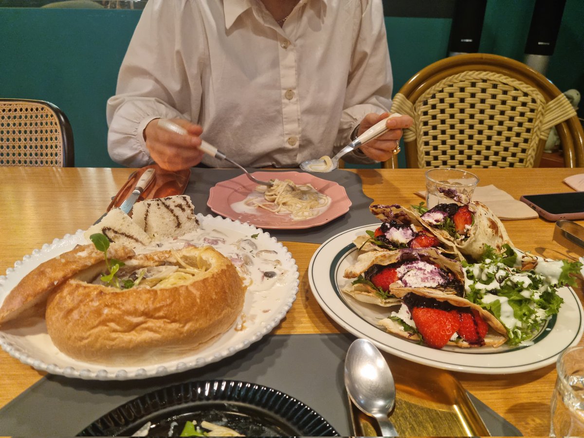 맛있게 식사중....