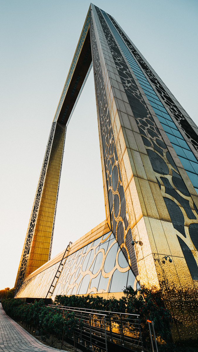 TrapBoiFuse's tweet photo. The gate way #sonya7r4  #frame #Dubai https://t.co/WlmPLYaeVz