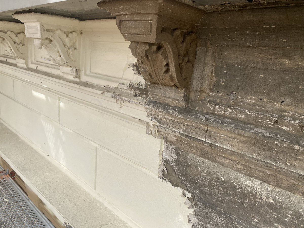 DanielOudman's tweet photo. Dikke lagen verf moeten er af, zeer netjes met stoom. Nu is het ons beurt, herstel gevels en schildergereed maken. #ornamenten #lijsten #blokverband #Groningen #stuc #restauratie #rijksmonument
@GjaltemaGroep
@DAADarchitecten
#Sieslingreiniging https://t.co/ybETsYhUyy
