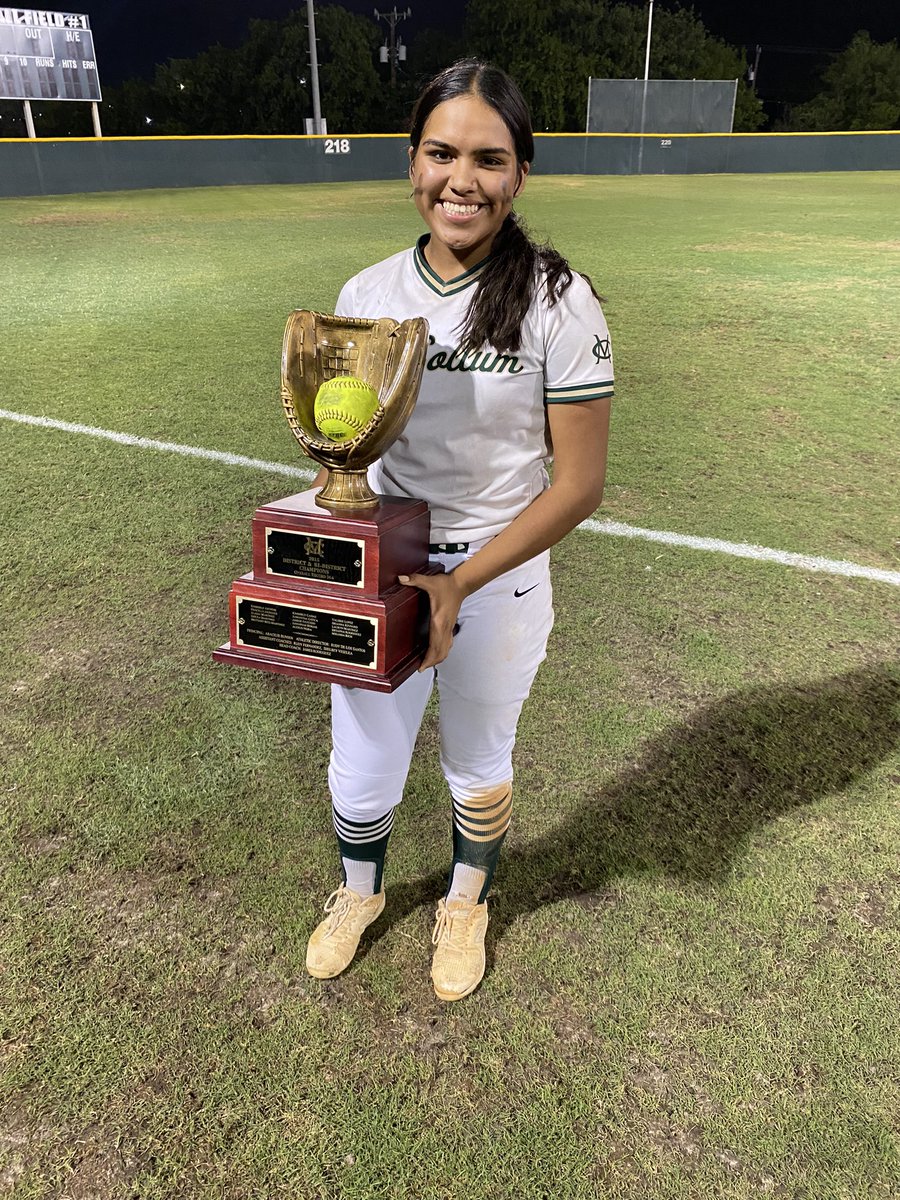 Mchs__Softball's tweet photo. Congratulations to our Area Champions MC Cowboys for pulling out the win against Boerne Champion 5-2 in 11 innings. The walk off home-run by Roz Rodrigez in the bottom of the 11th sealed the win!! Congratulations and on to round 3!! @CowboyFrontier @Mc_Cowboys https://t.co/mc2zWVIvwm