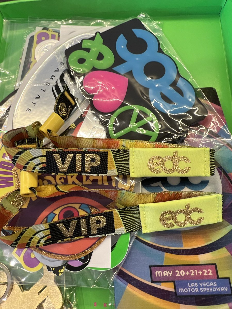 AlxGL's tweet photo. Selling two VIP 3-day tickets to @EDC_LasVegas. $1700 for both. Seattle area delivery or meet up in person only.
#EDCLV2022 #edcticket #edclv #edc #EDC https://t.co/CZEJvJaDC4