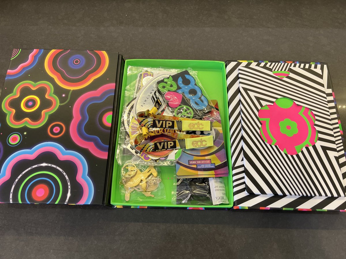 AlxGL's tweet photo. Selling two VIP 3-day tickets to @EDC_LasVegas. $1700 for both. Seattle area delivery or meet up in person only.
#EDCLV2022 #edcticket #edclv #edc #EDC https://t.co/CZEJvJaDC4