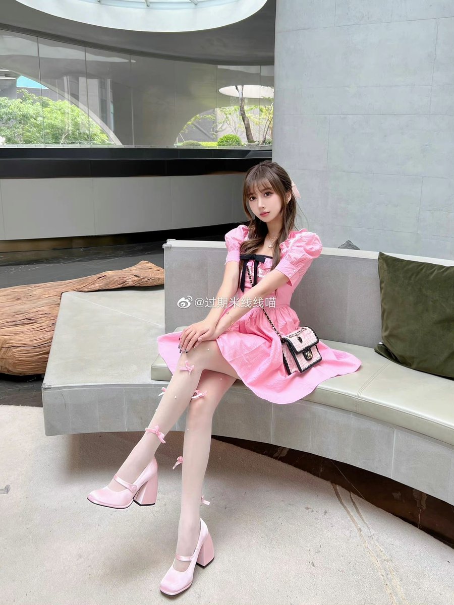 Pink or black？ https://t.co/CPiNv8MJeW