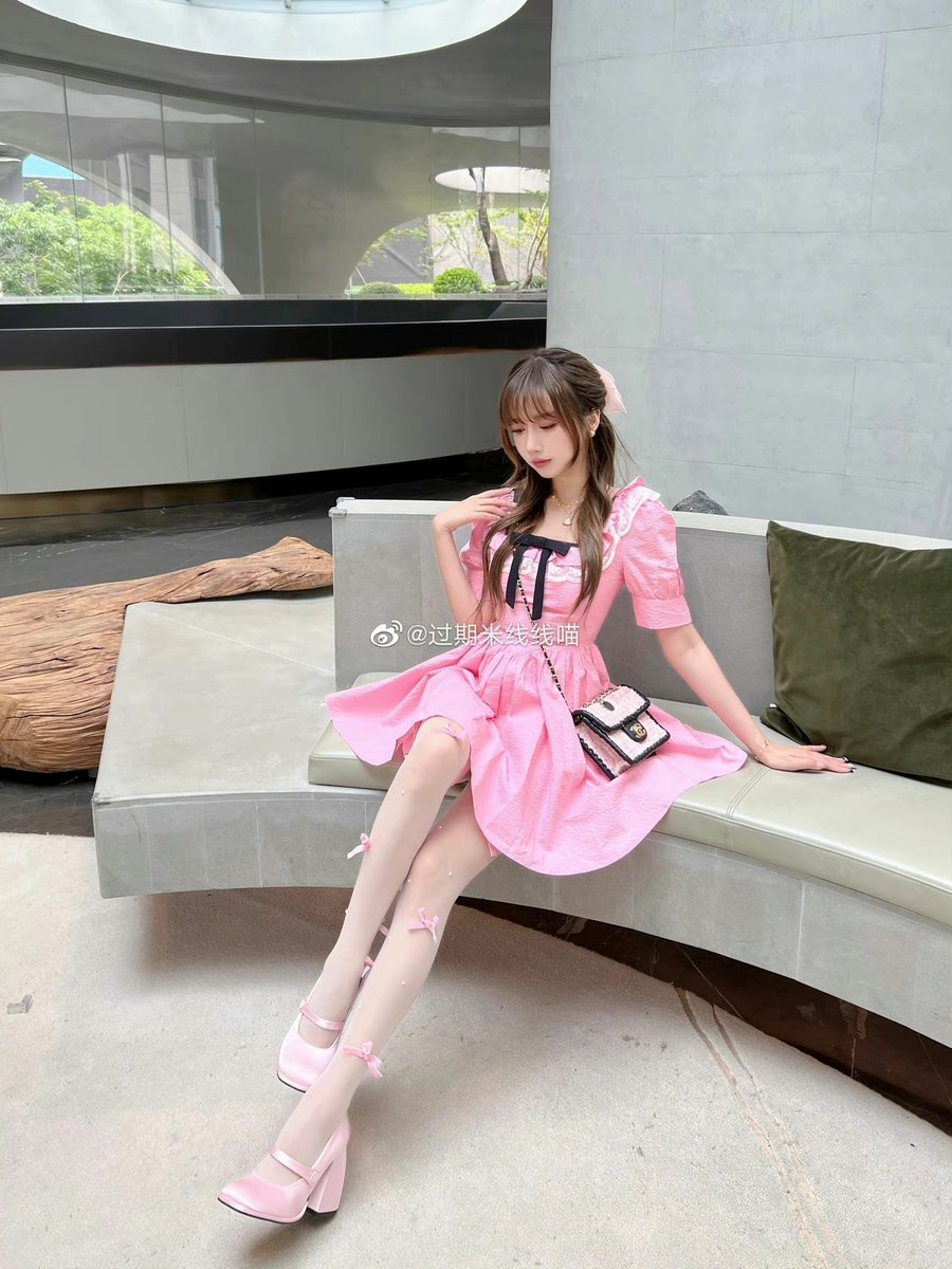 Pink or black？ https://t.co/CPiNv8MJeW