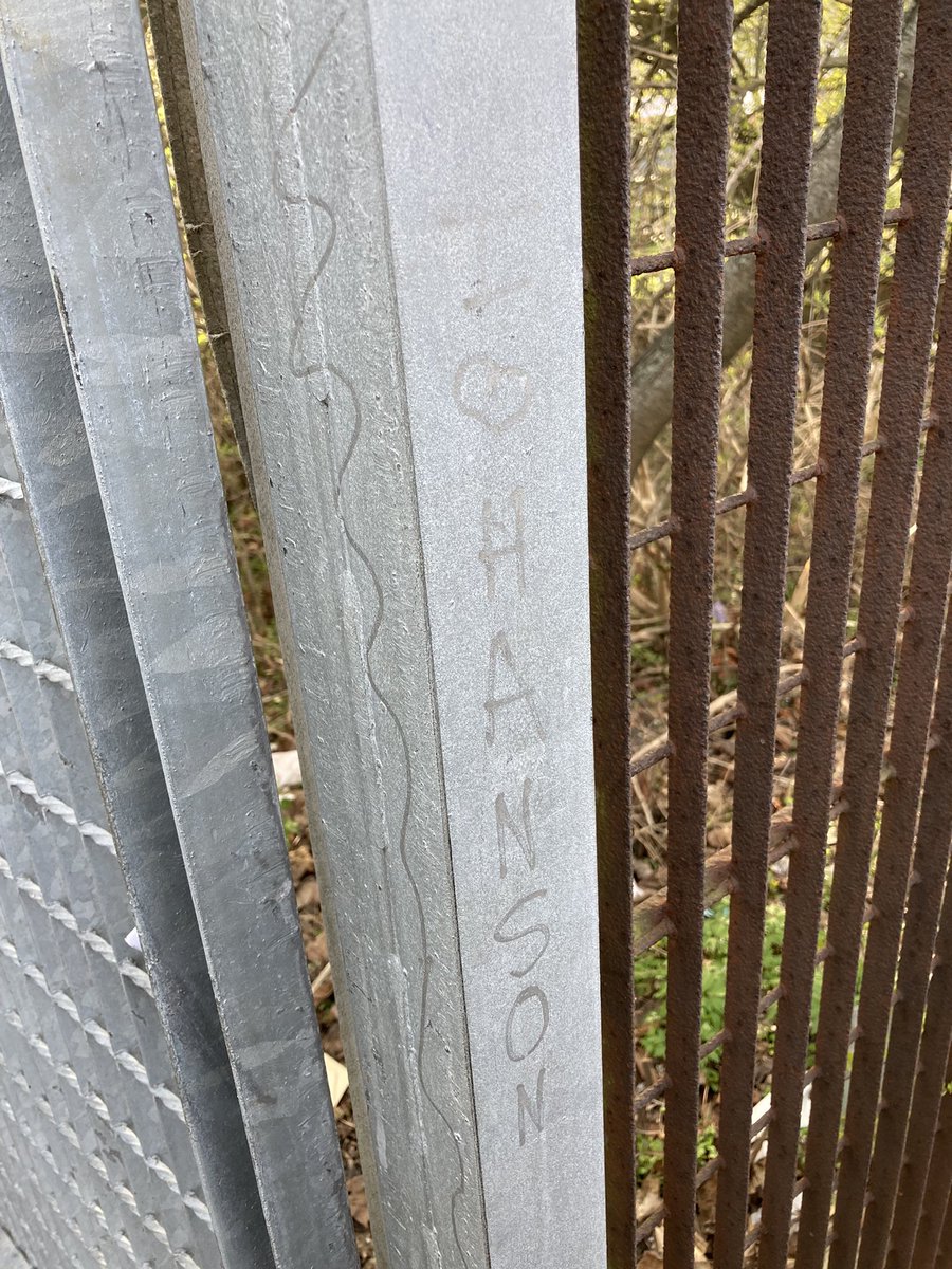 sour_cherry86's tweet photo. #30YearsOfHANSON - I grew up in another county from Stockholm so didn’t have the opportunity to go to the city back in the day when @hansonmusic made their first visit. But live I there now. The other day I walked by Swedish Television and saw this scribbled down. Made me smile. https://t.co/6saE7IuTA8