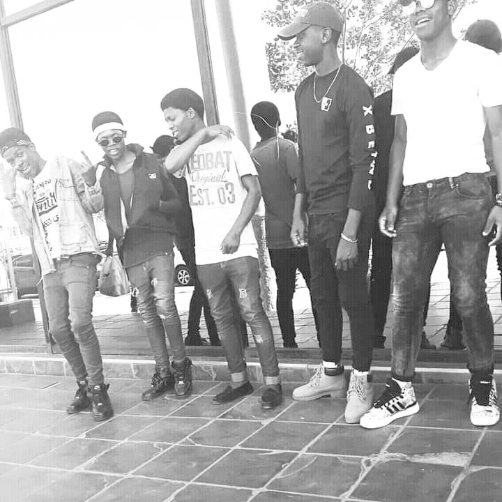 simmie_sa's tweet photo. If you're talking about the kids that have the multi style and the mellifluent voice, surely you're talking about us😇💪❤
🚨🎼🔥🚀🚨
https://t.co/EkKWlBtIan https://t.co/M0XFzYh85C