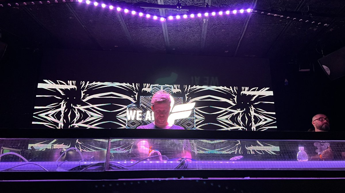 Steven Tang 💙💛 tweet media