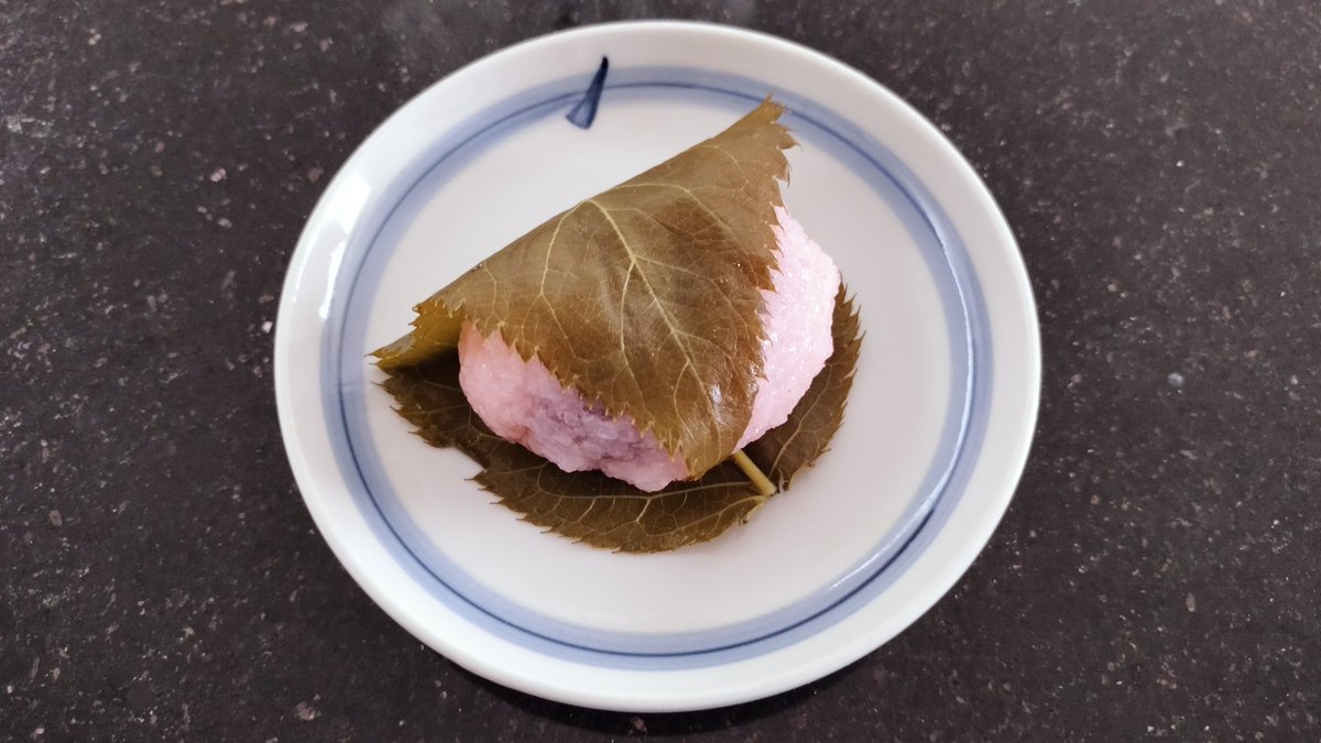 plus340r's tweet photo. マレーシアで桜餅が食べれるって幸せ〜
#Fans
#Arcoris
#Mont Kiara https://t.co/wMWYdgSJ9V