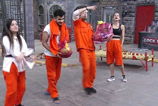 Zayd_4_'s tweet photo. The way gets happy when he wins tasks &amp; sad when he lost tasks that says all that how much he is into this show &amp; in winning this show

TROPHY AWAITS MUNAWAR https://t.co/EaI7ecF8kS