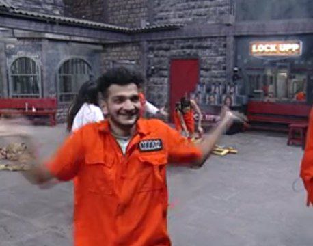 Zayd_4_'s tweet photo. The way gets happy when he wins tasks &amp; sad when he lost tasks that says all that how much he is into this show &amp; in winning this show

TROPHY AWAITS MUNAWAR https://t.co/EaI7ecF8kS
