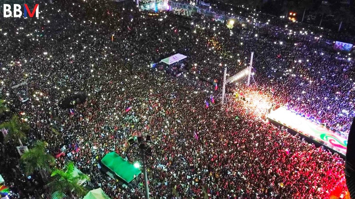 bongbongmarcos's tweet photo. Umulan man o umaraw, hindi nagpatinag ang Mindanao sa pagpapakita ng kanilang napakainit at solid na suporta sa tambalan namin ni Mayor Inday Sara Duterte.

Ilang araw na lamang po at malapit na nating maisakatuparan ang pagkakaisa ng ating bansa. https://t.co/My5ML5NXFJ