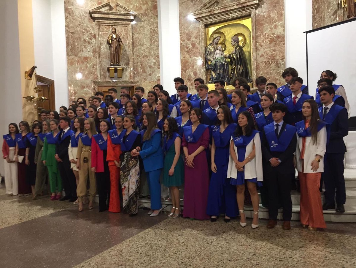 MSalCha's tweet photo. Gracias por dejarnos acompañaros en vuestro camino hacia el gran y prometedor futuro que os espera. 💖
#MaristasSalamanca #Maristas #graduaciónbachillerato #graduation2022 #graduación https://t.co/IUEWpImZAQ