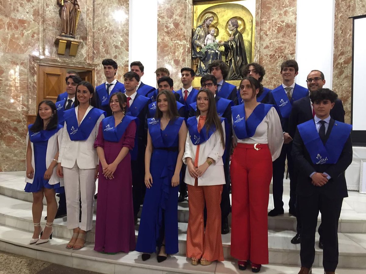 MSalCha's tweet photo. Gracias por dejarnos acompañaros en vuestro camino hacia el gran y prometedor futuro que os espera. 💖
#MaristasSalamanca #Maristas #graduaciónbachillerato #graduation2022 #graduación https://t.co/IUEWpImZAQ