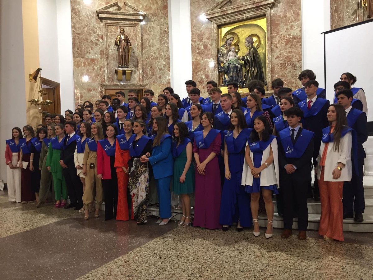 MSalCha's tweet photo. Gracias por dejarnos acompañaros en vuestro camino hacia el gran y prometedor futuro que os espera. 💖
#MaristasSalamanca #Maristas #graduaciónbachillerato #graduation2022 #graduación https://t.co/IUEWpImZAQ