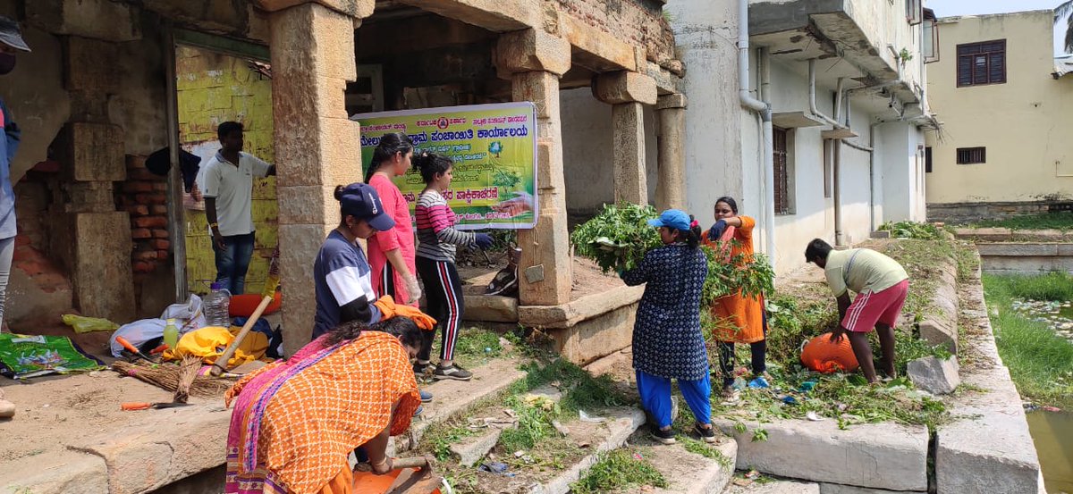 ZP_Mandya's tweet photo. ಮಂಡ್ಯ ಜಿ. ಪಾಂಡವಪುರ ತಾ|| ಮೇಲುಕೋಟೆ ಗ್ರಾ.ಪಂ.ಯಲ್ಲಿ ಮೈಸೂರಿನ ಸೋದರಿ ನಿವೇದಿತಾ ಪ್ರತಿಷ್ಠಾನ ಸಂಸ್ಥೆ & ಮೇಲುಕೋಟೆ ಗ್ರಾ.ಪಂ. ನ ಸಹಯೋಗದೊಂದಿಗೆ ತೆಪ್ಪಕೊಳವನ್ನ ಶ್ರಮದಾನ ಕಾರ್ಯಕ್ರಮ ಹಮ್ಮಿಕೊಳ್ಳುವುದರ ಮೂಲಕ ಸ್ವಚ್ಛತೆಗೆ ಪ್ರಾಮುಖ್ಯತೆ ನೀಡಿರುವುದು.
#RDPR #RDWSD #ZPMandya #Sbmg #Clean #Cleanliness #SaveEnvironment #Smj https://t.co/oxbBXRp1kg