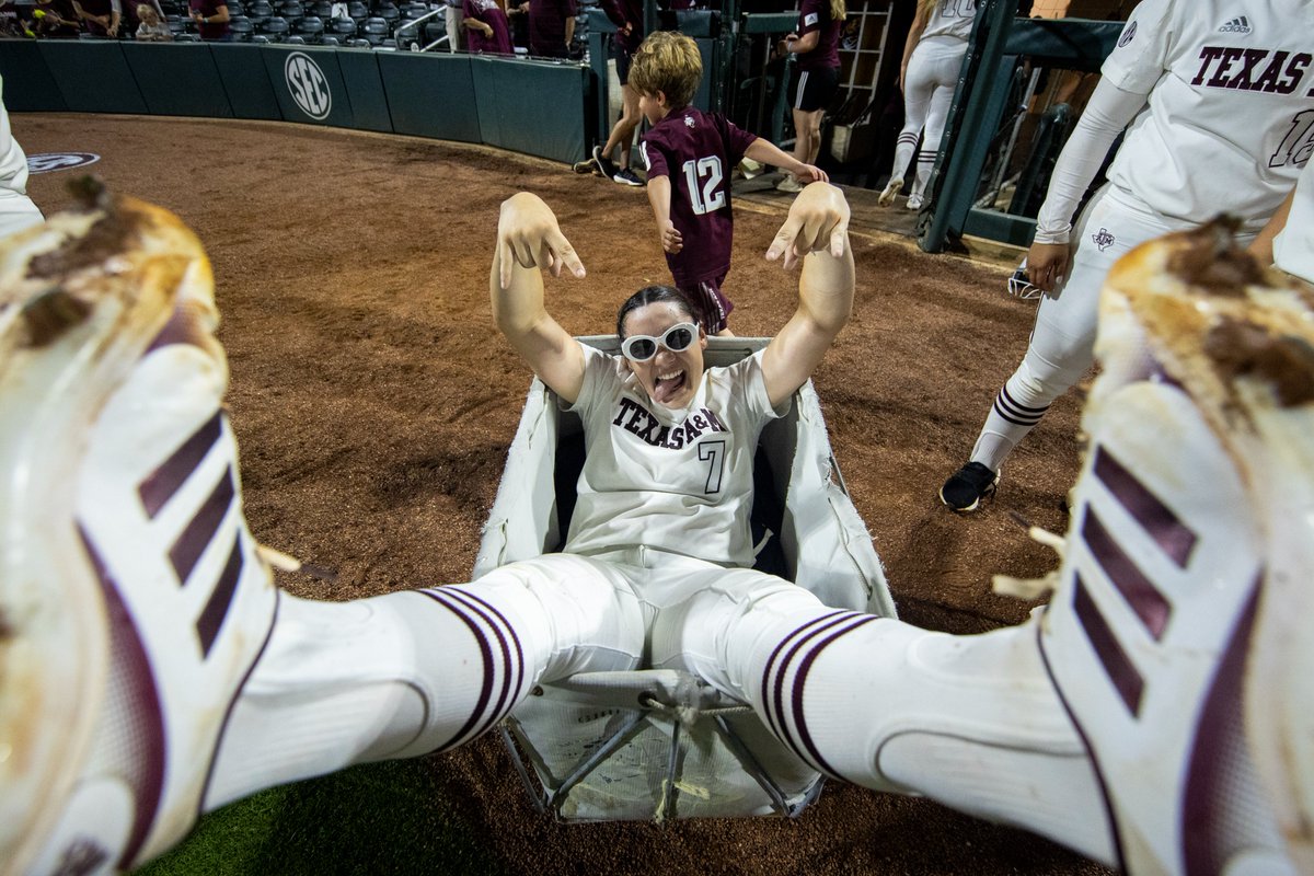 AggieSoftball's tweet photo. Goodnight🤪 https://t.co/OchWBp6Nhu