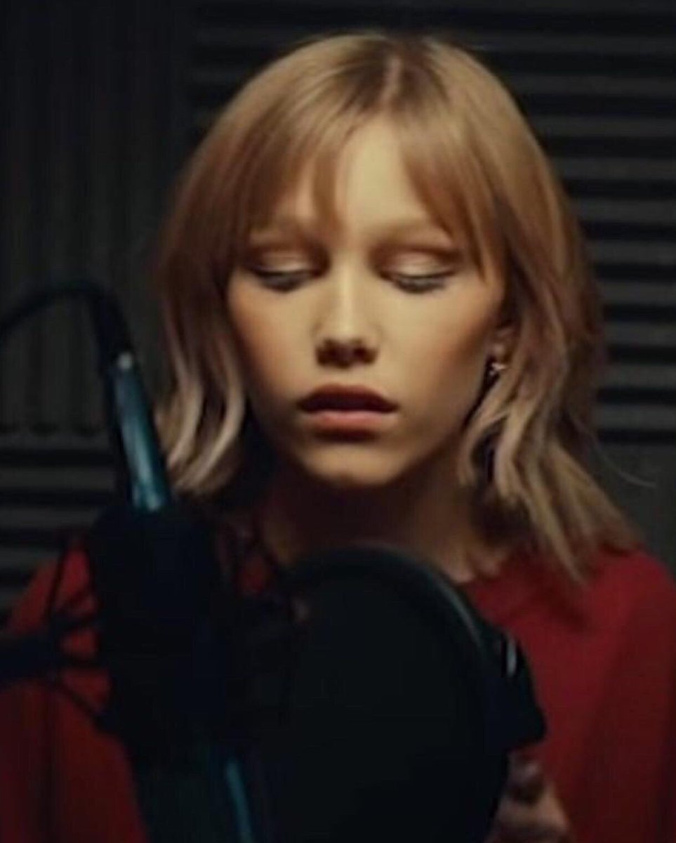 FANderWaalNews's tweet photo. .@GraceVanderWaal • #ScreenshotSaturday
#SoMuchMoreThanThis MV on #OhNeverMindItsJustMeGraceVanderWaal
👉 https://t.co/2FOe6zcxbP
2017.12.04 / 31.6M @YouTube Views
#KevinSlack #SMMTT #JustTheBeginning #ONMIJM #LettersVol2 #HollywoodStargirl #ChooseKindness https://t.co/8wxl0tFLII