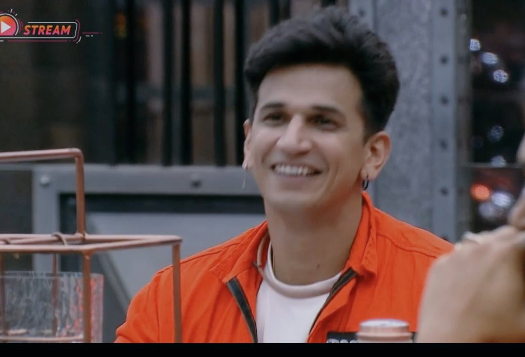 vidhi12_'s tweet photo. His smile ❤🥰 #Princenarula 

#Lockupp #LockUppWithPrince https://t.co/PFJDbgefLT
