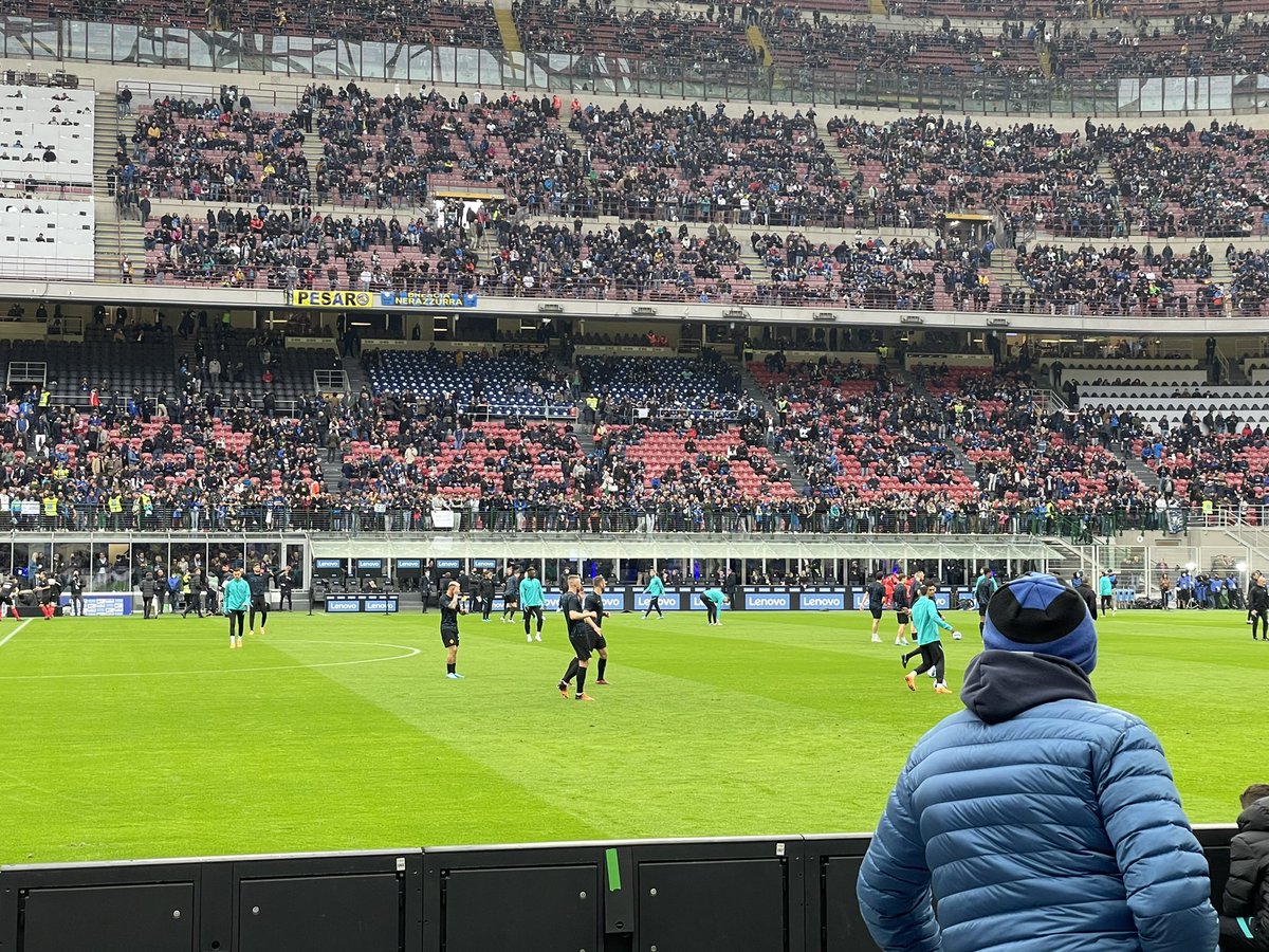 bapalumbo15's tweet photo. “Allo stadio puoi essere spettatore oppure giocare la partita” cit. #Mourinho #mou … ieri a #SanSiro in 70000 abbiamo fortemente contribuito a ribaltare il risultato #IMInter #amala #mylifeisdifferent #notforeveryone #InterEmpoli https://t.co/2kRxaohzEd