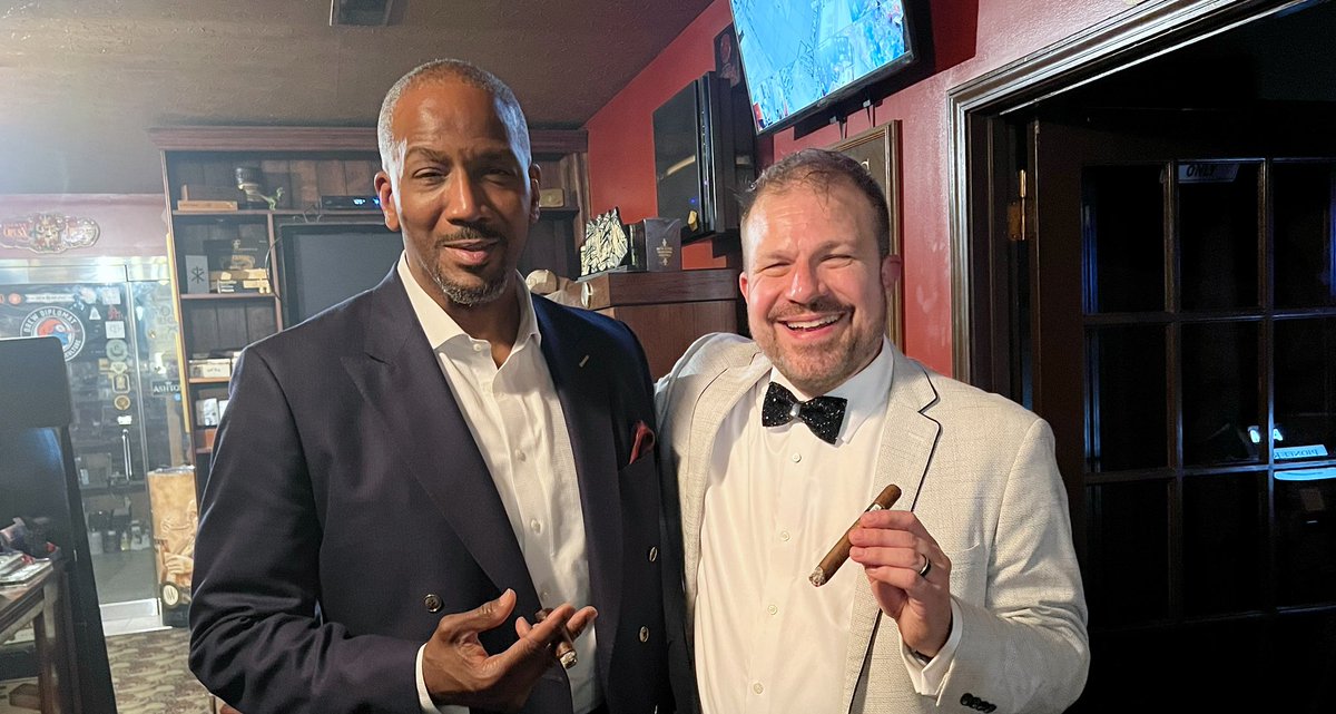 bourbonblog's tweet photo. Ending our Derby Eve night with our good friend Sean Williams of Cohiba at the event at Match Cigar Bar and their party  @Sean_Cohiba @cohiba @RiversideCigars #kyderby https://t.co/NQI8Ha6Xyf