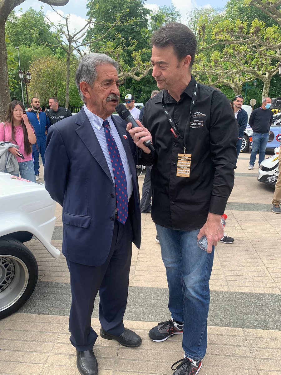 El presidente de Cantabria Miguel Ángel Revilla apoyando ayer en la Avda de España de Torrelvega al Rallye Festival Hoznayo,<a href="/RevillaMiguelA/">Miguel Ángel Revilla</a>