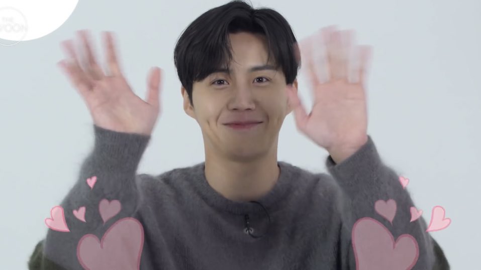 kdramazi's tweet photo. His little wave is back yall🥺 i missed it sm https://t.co/yvghPyU0XB