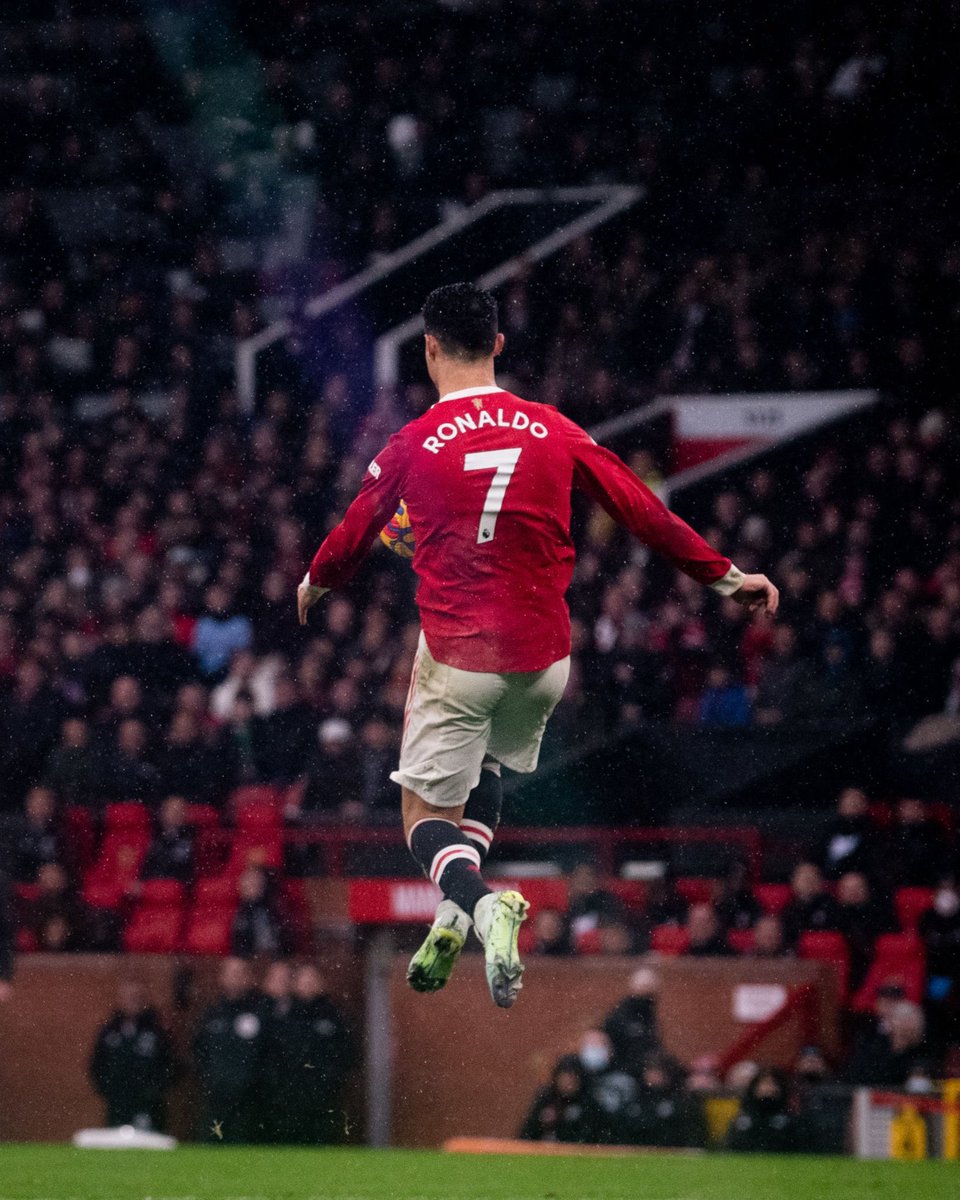 TimelineCR7's tweet photo. Cristiano Ronaldo plays football today. https://t.co/185SbUHy2Z