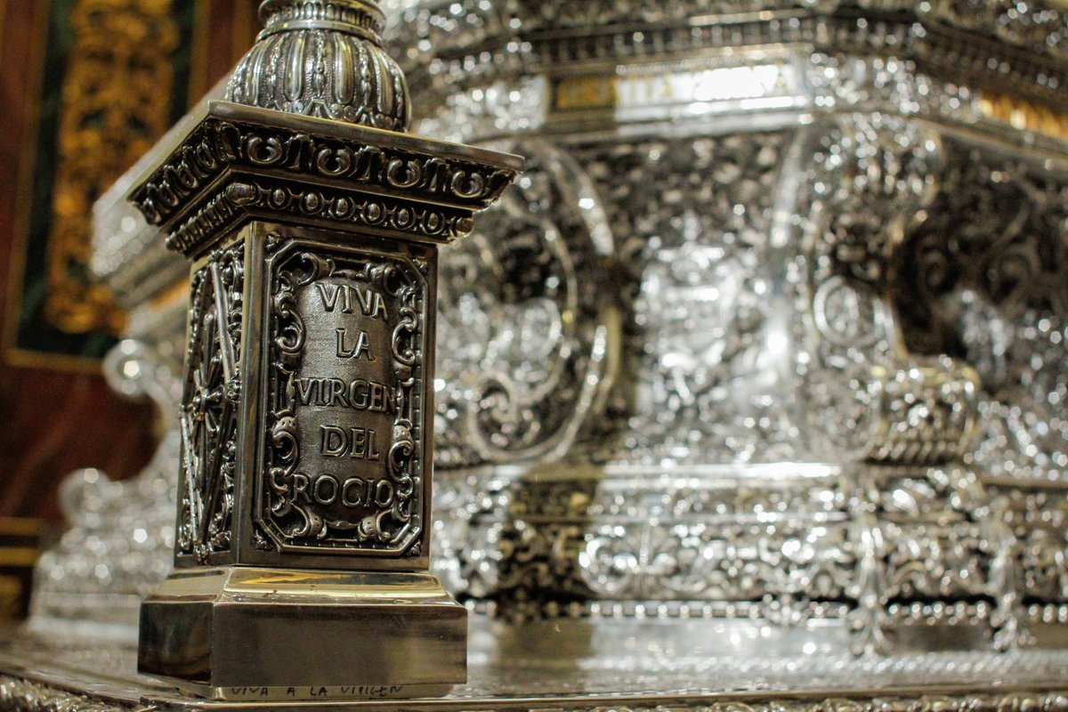 hdadmatrizrocio's tweet photo. Las nuevas andas de la Virgen ya se encuentran en Almonte. Un ambicioso proyecto que mantiene la impronta del estilo rociero, impreso en la retina de los devotos.

Los objetivos:
✅ Reducción del peso.
✅ Incremento de la seguridad de la Virgen.
 
📲 https://t.co/ipp34c2zxn https://t.co/hA4dvZslAC