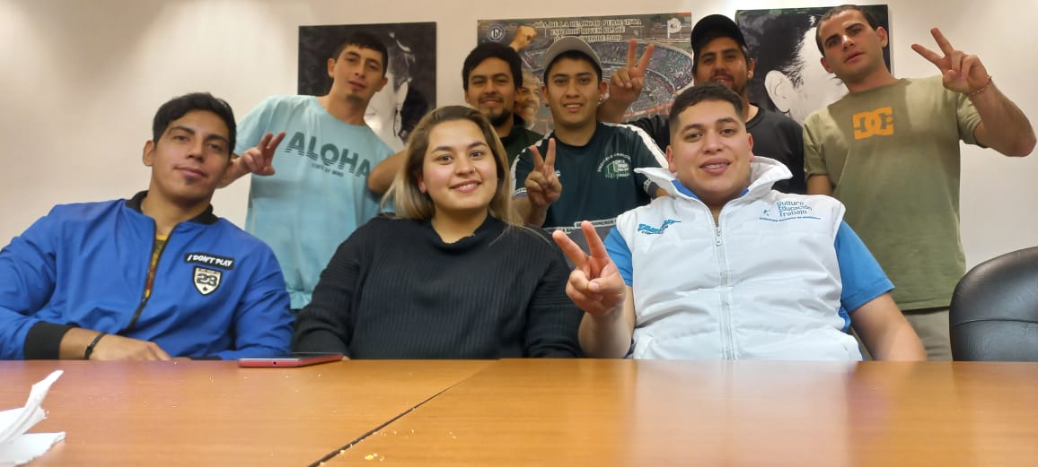 JovenesdelCet's tweet photo. Cine debate de la película "La Ola", con la participación de Tatiana Goic, Nadia Garay, Luis Collio y la juventud de las localidades de Esquel, Puerto Madryn, Trelew y Comodoro Rivadavia https://t.co/ZMv5IvJhLd