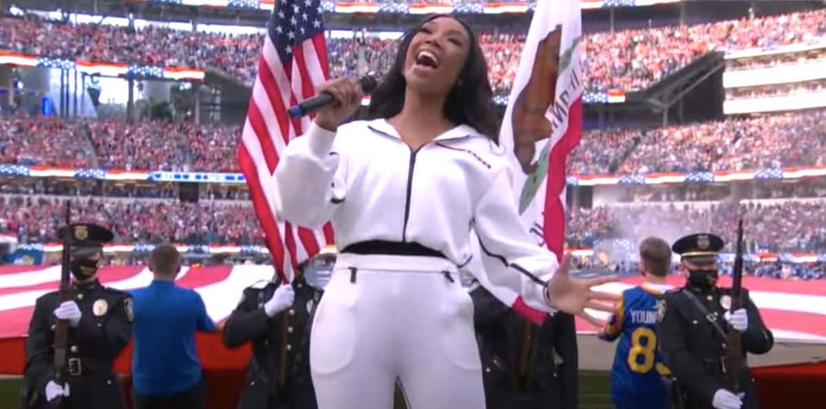 Brandy Performs the USA National Anthem Before the NFC Championship Game 2022 at the SoFi Stadium https://t.co/GrQwr8yux7 #Brandy #NationalAnthem #NFC https://t.co/WUgSv5QWQ0