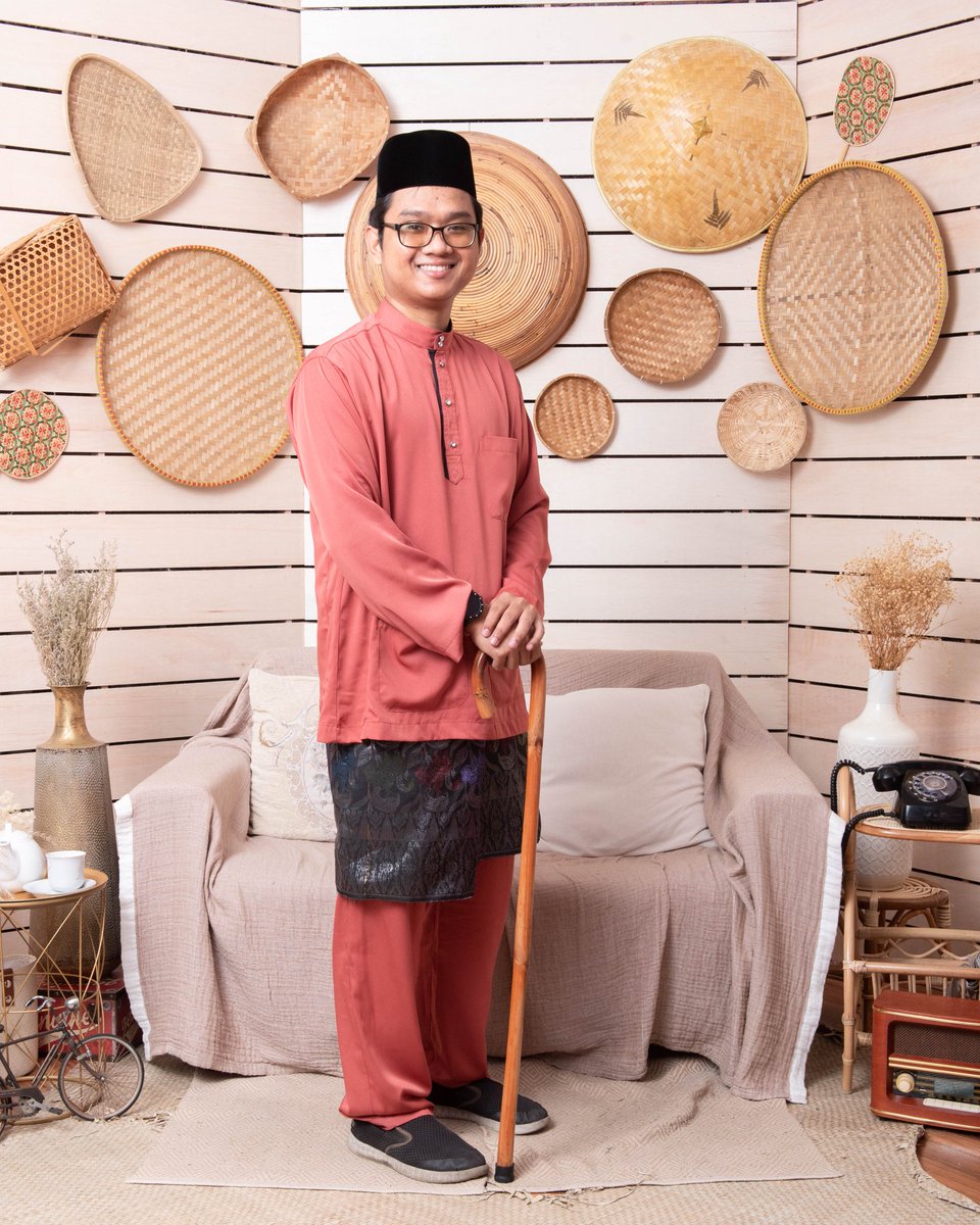 Officialrazif95's tweet photo. Beranikan diri mengejar cita cita kerana ianya takkan hidup tanpa sebuah kesungguhan
#Rayabujang
#Inikanraya
#Aidilfitri2022 https://t.co/eQQDxbsnZv