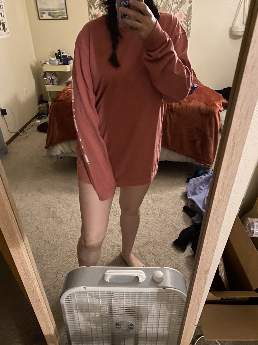 bibabe0923's tweet photo. best way to sleep: no pants #nsfwtwt https://t.co/MKrowpbE9i