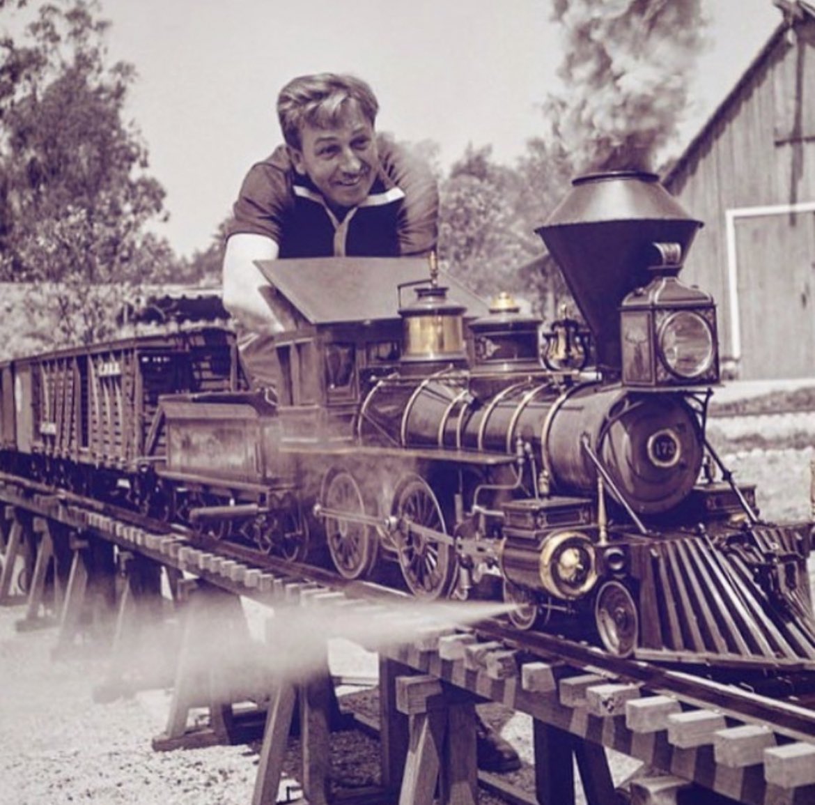 #Disney #SS #BIWW @Disney - May 7 1950 Walt Disney runs the first steam engine on his backyard “Carolwood Pacific Railroad”. Walt’s affection for trains prompts inclusion of around-the-park railroads at Disneyland and Walt Disney World. https://t.co/IcZNPM17VV