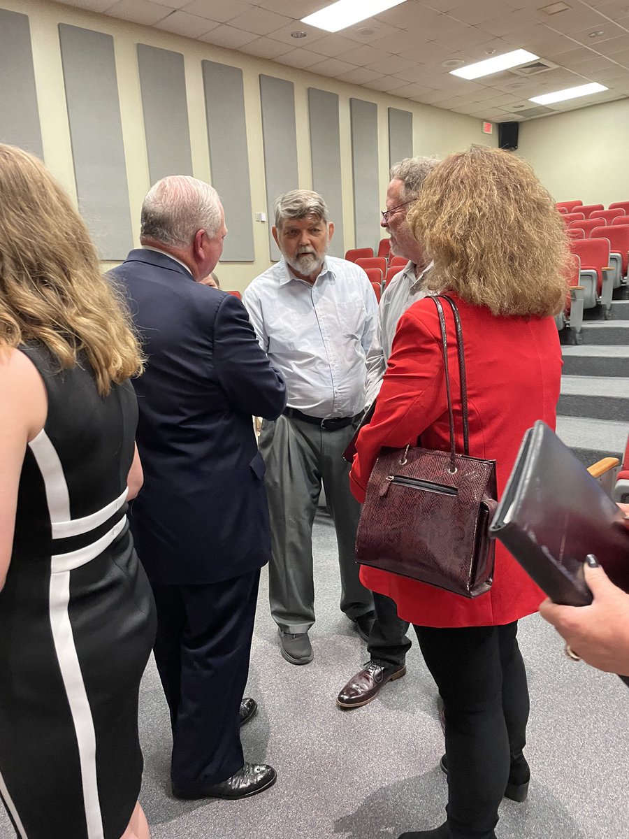 VidalMartinezTX's tweet photo. Thank you Baytown Republican Women & @leecollege for hosting this debate. I want all of #HarrisCounty to know that I’ve dedicated my life to civic service. I will show up & fight for you every single day. We deserve better. I hope to have your support on May 24.
#ImWithVidal https://t.co/4D10JhVcDT