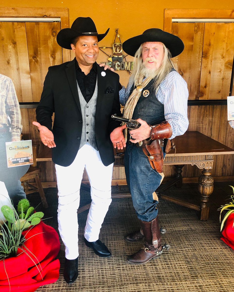 VinceSimsNBC5's tweet photo. What a wonderful night serving as emcee for the @CVchamberTX City Slickers Casino Night Fundraiser.  Such a fun night with good food, prizes, and entertainment by @TheJustinMason  @NBCDFWCommunity @NBCDFW #adventureswithvince #mremcee https://t.co/4kVGiXa1iU