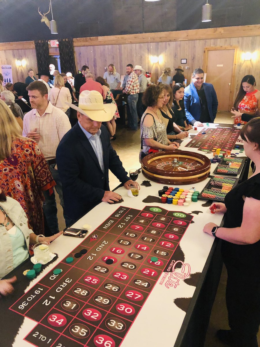 VinceSimsNBC5's tweet photo. What a wonderful night serving as emcee for the @CVchamberTX City Slickers Casino Night Fundraiser.  Such a fun night with good food, prizes, and entertainment by @TheJustinMason  @NBCDFWCommunity @NBCDFW #adventureswithvince #mremcee https://t.co/4kVGiXa1iU