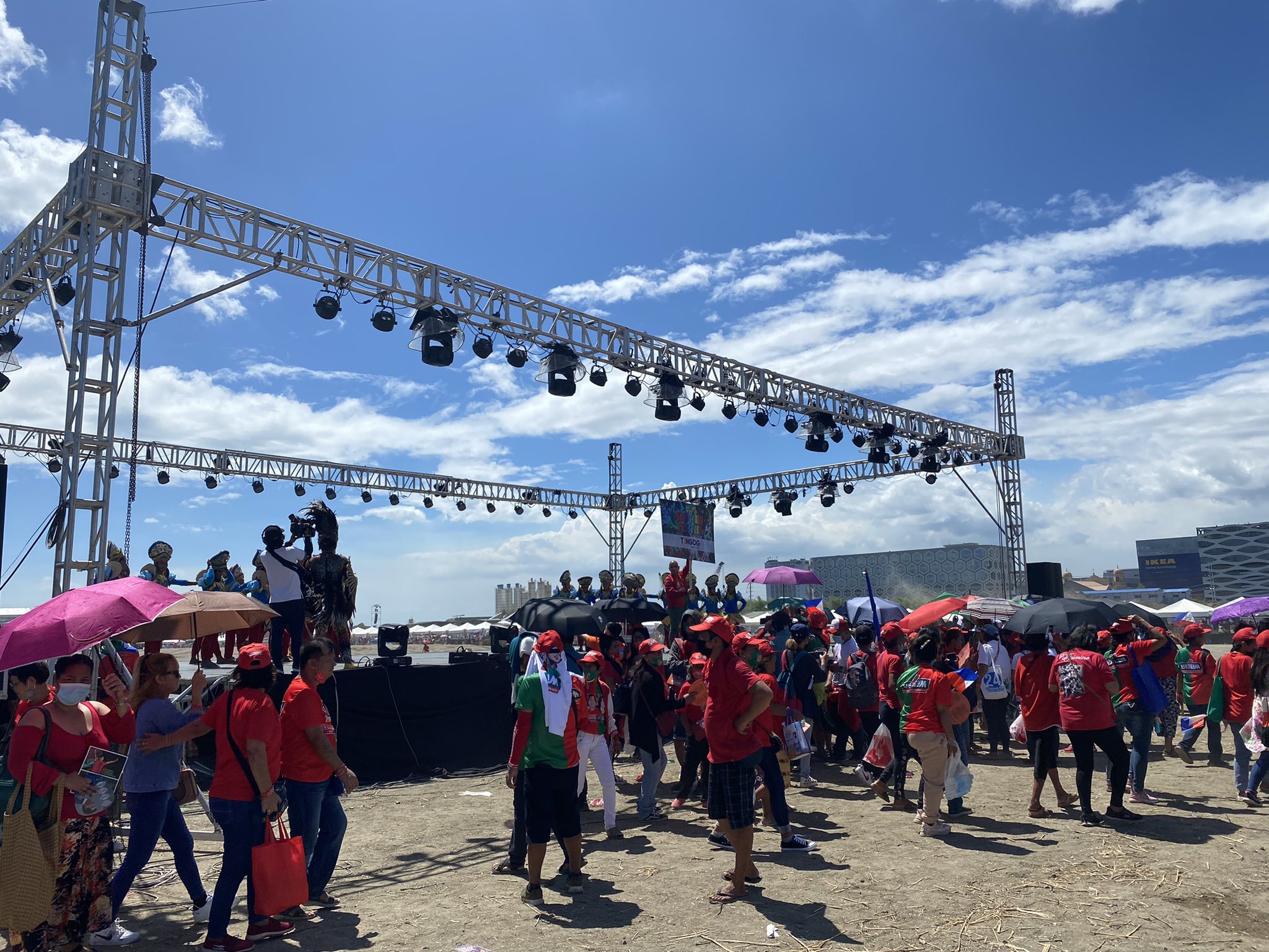 Lian Buan On Twitter Reporting From Aseana In Para aque For Uniteam s 