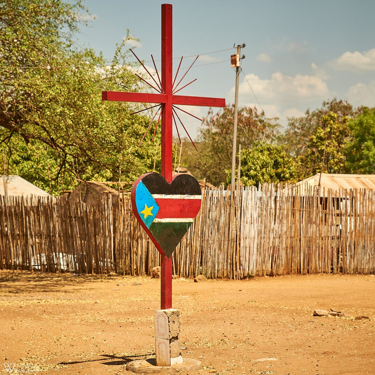wittlitweets's tweet photo. Heartcross, Juba, South Sudan [15.02.2019]

#Heartcross #flag #Juba #conflictzone #SouthSudan #Africa #EastAfrica #travelAfrica #offTheBeatenPath #RoadsLessTravelled #wittlig #NeverStopToExplore https://t.co/101TTpOqAK
