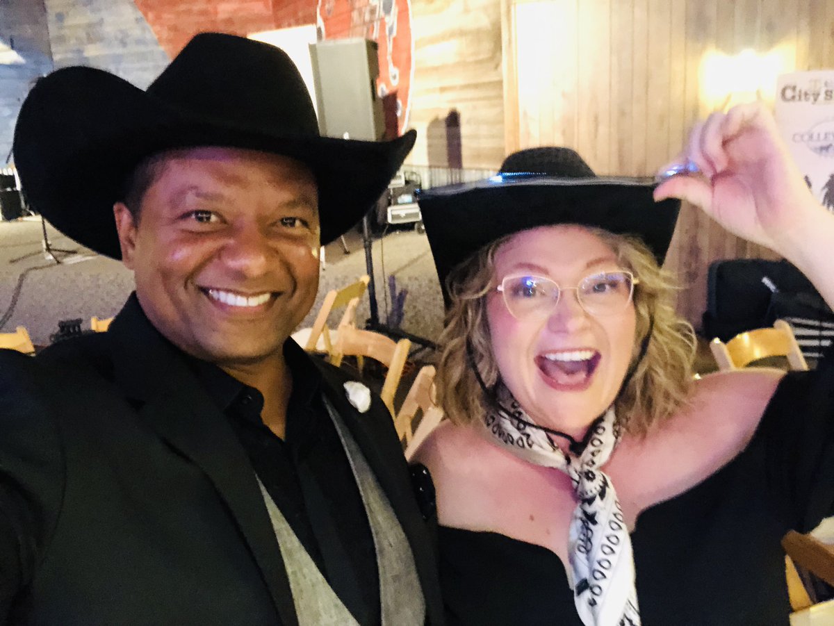 VinceSimsNBC5's tweet photo. What a wonderful night serving as emcee for the @CVchamberTX City Slickers Casino Night Fundraiser.  Such a fun night with good food, prizes, and entertainment by @TheJustinMason  @NBCDFWCommunity @NBCDFW #adventureswithvince #mremcee https://t.co/DJiTsjwd8Z