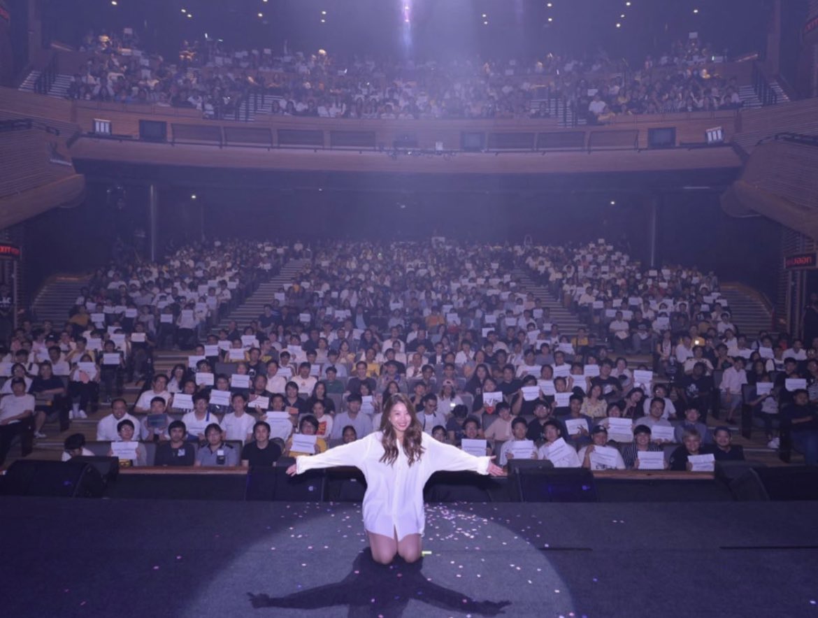 myhappinessk's tweet photo. ยังจดจำทุกช่วงเวลาในคอนได้เสมอ 🎤🎼🎹
คิดถึงจัง 🤍
#3yrsAPassageToFly #APassageToFly
#KaewBNK48 https://t.co/oCC3rmTyLR