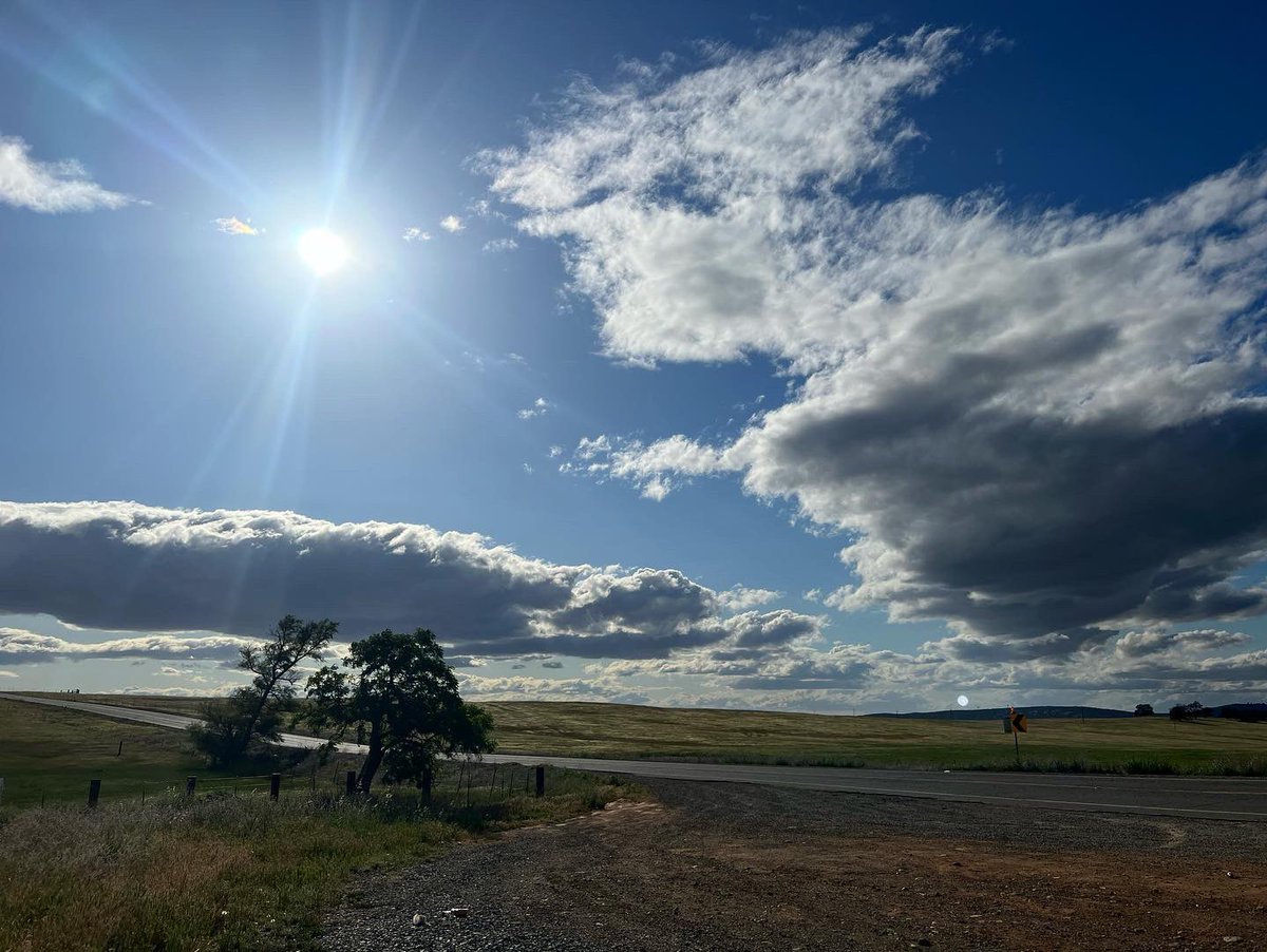 sswilliebaker's tweet photo. Sometimes you have to stop. #canvasofclouds ๐๐ฝ #justpullover ๐ค๐ https://t.co/Ly9Xqi2WIM