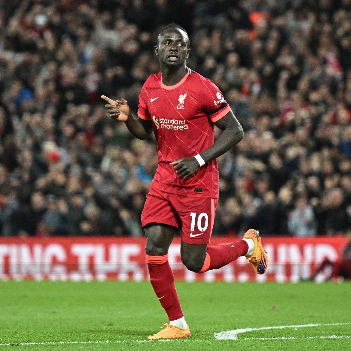 Sadio Mane has scored in 49 different #PL matches at Anfield, avoiding defeat in all of them 💪

That's the most games a player has scored in at a single stadium without ever losing in the competition's history 

#LIVTOT