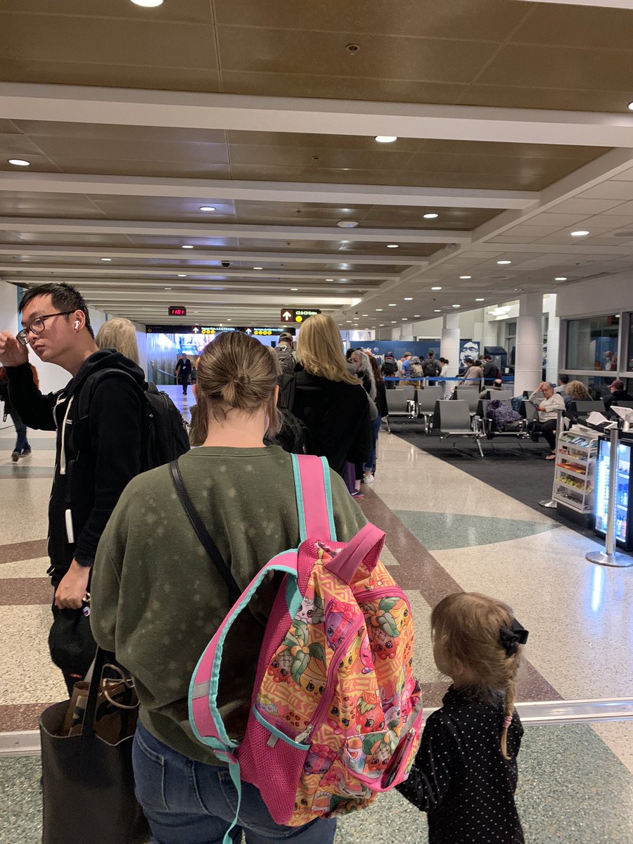 betterleft2jay's tweet photo. @AlaskaAir flight 3421: 4 hour delay, get everyone on board after telling them that you had to scramble to find crew, wait an hour on plane, only to cancel the flight at 11pm… and now we’ve got 200 people in line and only 2 desk agents. No wonder your people striked in SeaTac. https://t.co/9HffdkZcyN