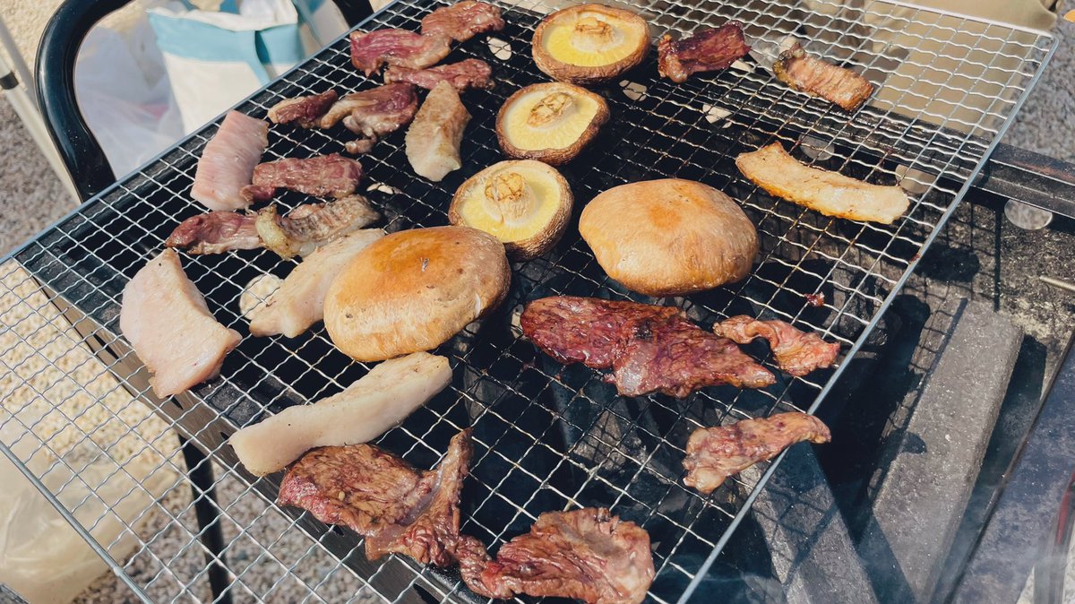 sptakatasan's tweet photo. いらっしゃい🍖
#90line #BBQ https://t.co/N17QCpCdwu
