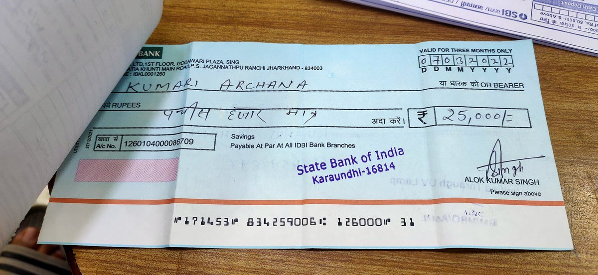 UpVnsIndia's tweet photo. @IDBI_Bank  this Guy give me Check 25000Rs 2times baunce, dishonour please Help Me What I Do Alok Singh is Fraud guy. https://t.co/69UWy2EsQm