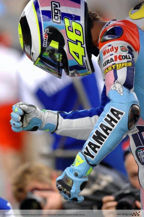 ClassicMotogp's tweet photo. Classic #MotoGP #ClassicMotoGP time...Assen 2007 - Rossi @ValeYellow46 https://t.co/Xw4lD6rch7