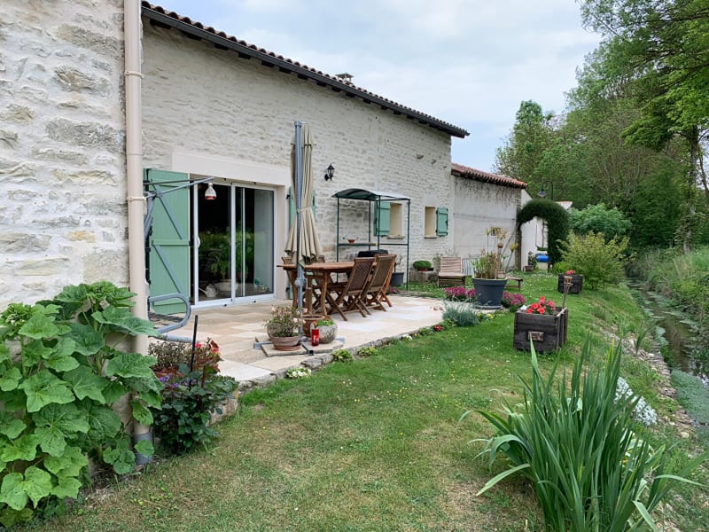 GiAccord's tweet photo. Annonce de vente : Longère rénovée aux portes de NIORT - VALLANS | https://t.co/P19bun5uze https://t.co/cC1JRvdFKX