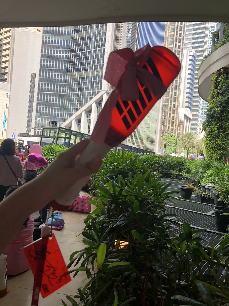 kyuromicart's tweet photo. brought my jonbat with me for today’s MDA 💗🌸

#LetLeniLead #KPopStans4LeniKiko #KpopStans4Leni #kakampink #LeniKiko2022 #ipanalona10to https://t.co/oTdUs74Z0j